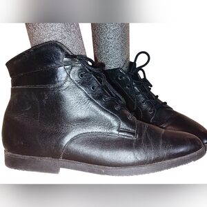 8M Vintage Classic Black Ankle Boots Laceup